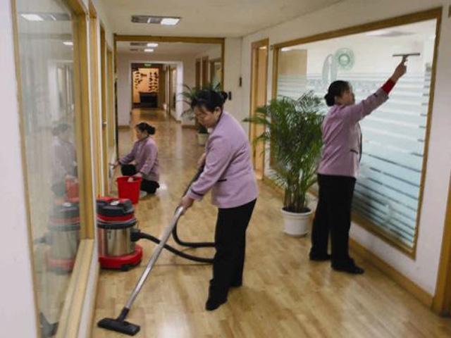 物業(yè)保潔清潔工作中的必需設(shè)備洗地機