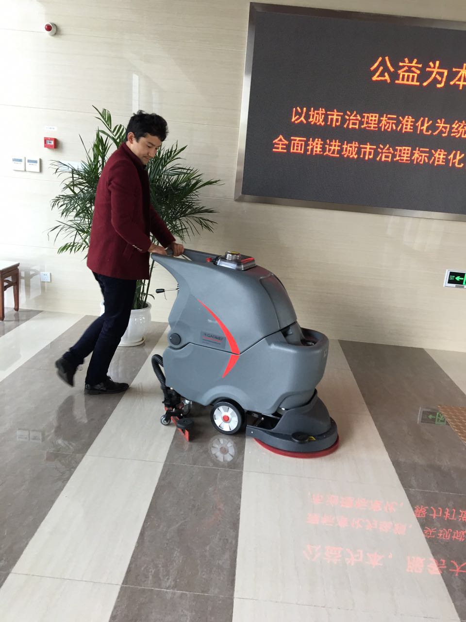 洗地機(jī)不下水的幾個(gè)自查辦法？動(dòng)動(dòng)手，就可輕松解決